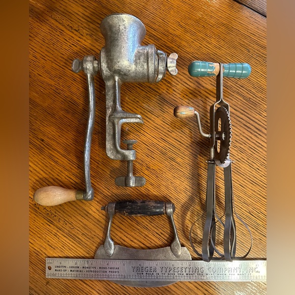 Vintage Kitchen Items Universal Meat Grinder #1, Hand Mixer and Chopper - Picture 3 of 7